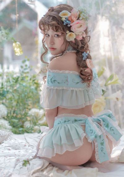《年轻的女仆》在线观看