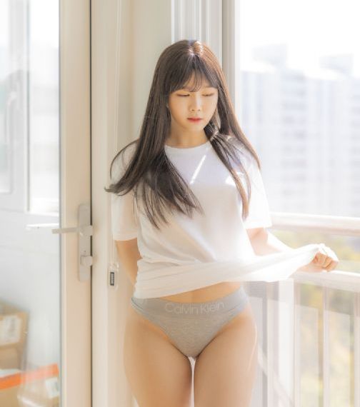 《年轻的母亲》