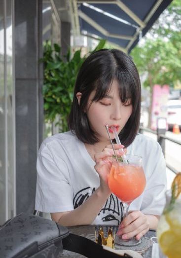 白丝小舞在我腿上呻吟jk小说