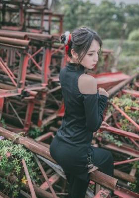 摸胸摸下面