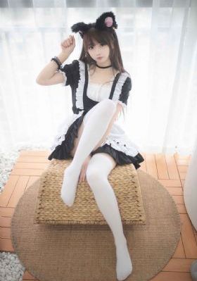 贱妾扒下脱裙子撅屁股迎