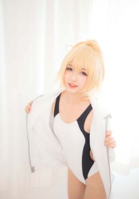 军舰上的女士兵
